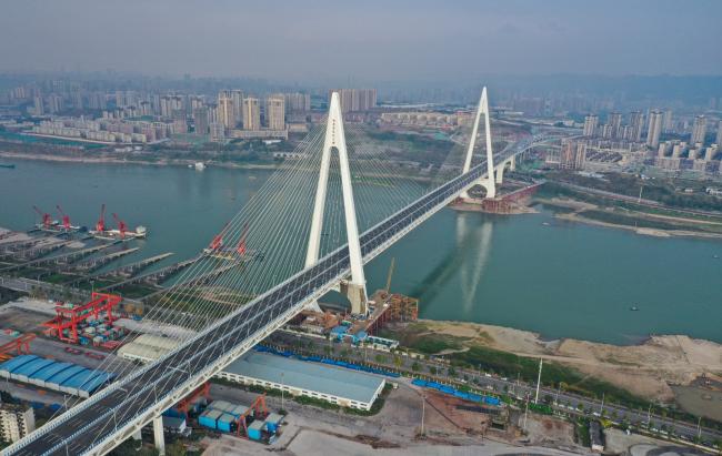 图1-世界最大跨径公轨两用钢桁梁斜拉桥.jpg