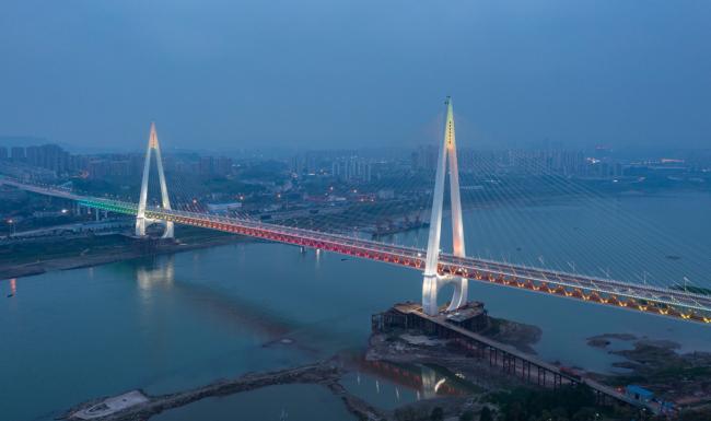 图2-大桥主塔为重庆市主城区内最高桥塔.jpg