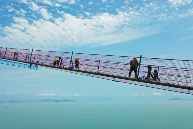 2-伶仃洋大桥主跨1666米，为世界最大跨径海中钢箱梁悬索桥。.JPG